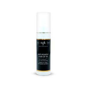 Eine weiße längliche Plastik Flasche mit weißem Spender zum drücken und schwarzem Etikett, Gold umrandet der Natürlich Fühlen Kosmetik Anti-Pigment Fluid LSF 30.