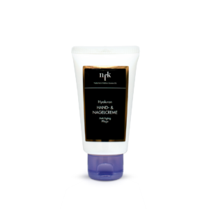 NFK Kosmetik Hand- und Nackencreme mit Hyaluron in einer weißen Tube (75 ml) mit lila Unterteil und schwarzem Etikett, Produktfoto vor weißem Hintergrund.