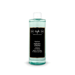 NFK Hyaluron Mizellenlösung Make-up Entferner in einer transparenten Flasche (400 ml), mit weißem Deckel, türkisfarbener Flüssigkeit und schwarzem Etikett, vor weißem Hintergrund.